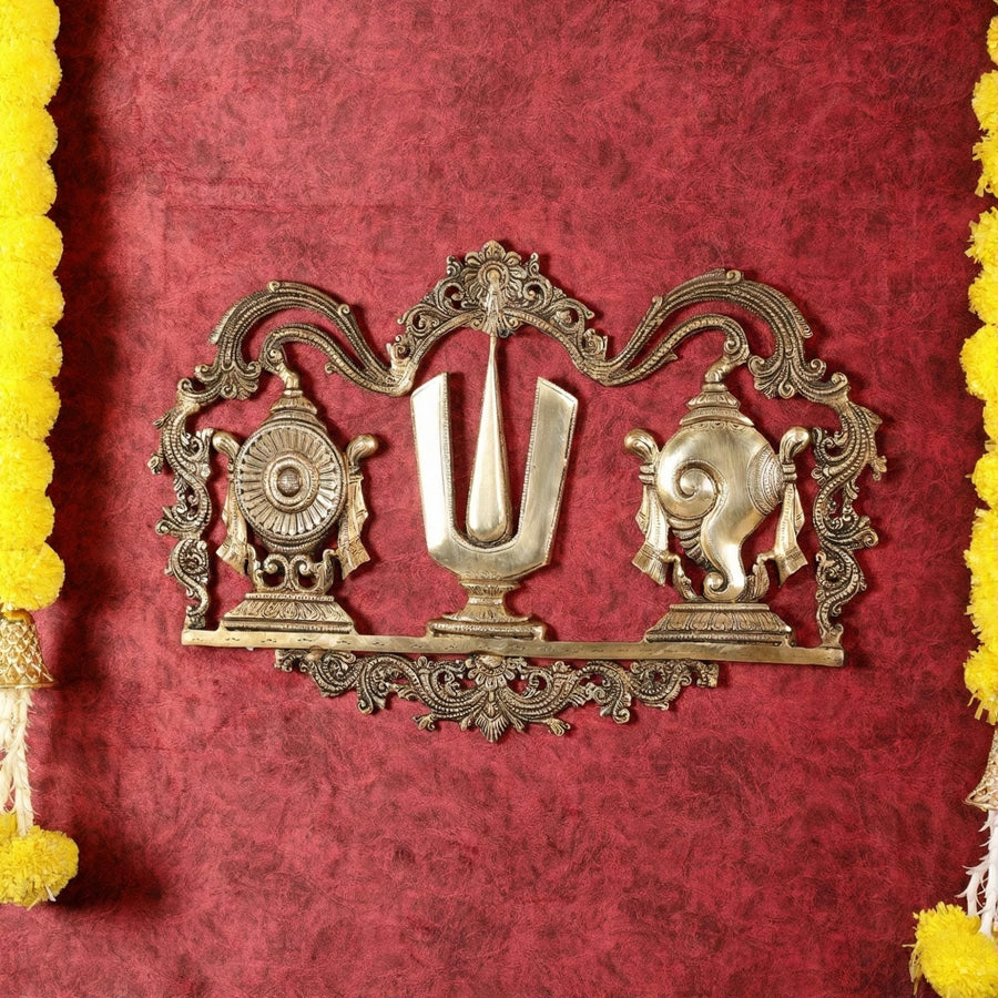 Brass Shankh Chakra Namah Wall Hanging (Height: 13.5 Inches) Craft Detail