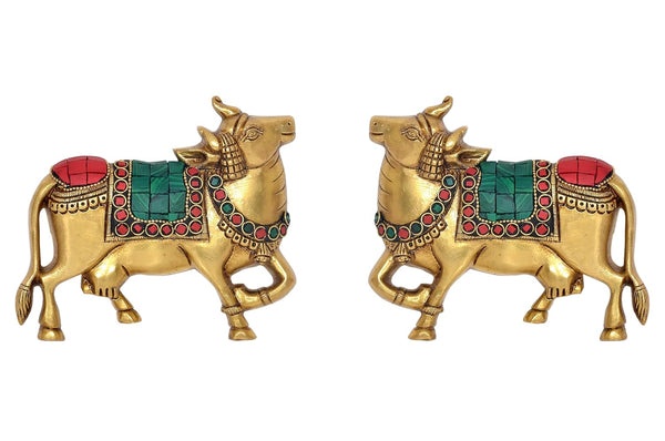Brass Kamdhenu Cow Pair Wall Hanging Vastu Gau MATA Statues for Home Decor and Ofice Wall Decor Vastu Pooja Figurine (Height: 4 inch) multicolour Study Setting