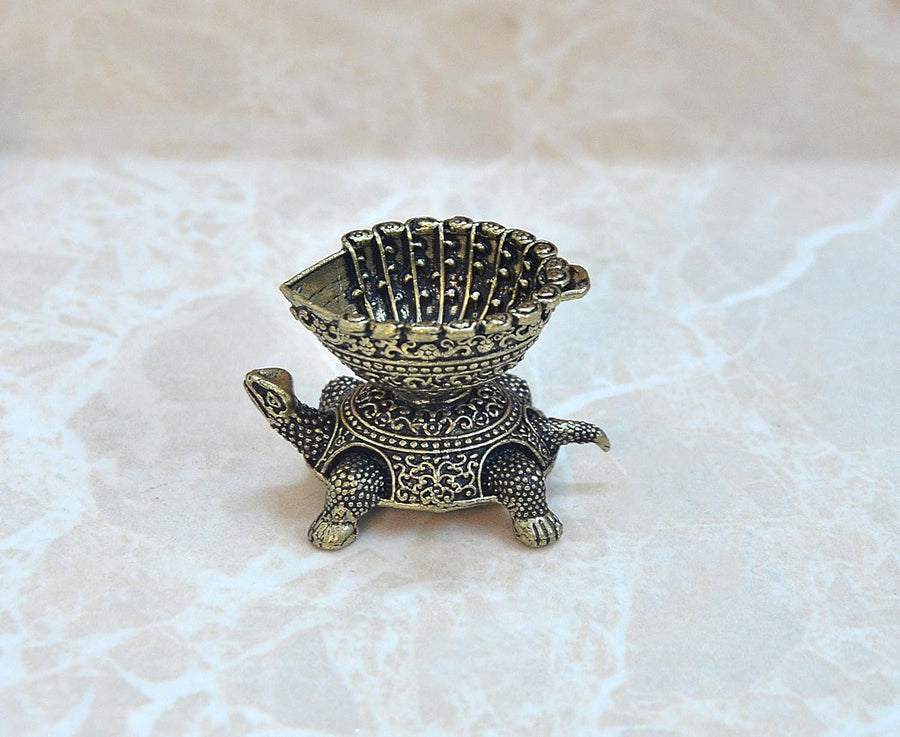 Superfine Brass Tortoise with Oil Lamp Diya (Height: 3 CM) Craft Detail