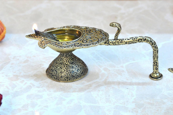 Superfine Brass Aarti Diya Oil Lamp Decorative Puja Home Temple lamp Aarti, Diwali Gifts Home (Height: 2 inch) Study Setting