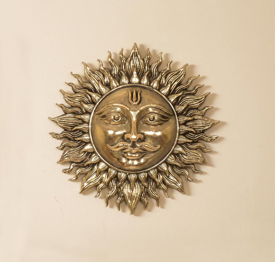 Brass Surya Dev Sun Face Wall Hanging – Traditional Hindu Sun God Wall Décor for Home, Office & Housewarming Gifts (Height: 3 Inches) Craft Detail