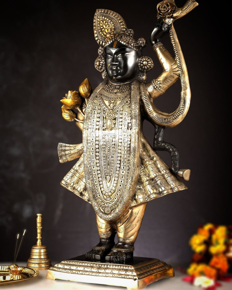 Brass Nathdwara Shrinath Ji Murti (Height: 32 Inches) Craft Detail