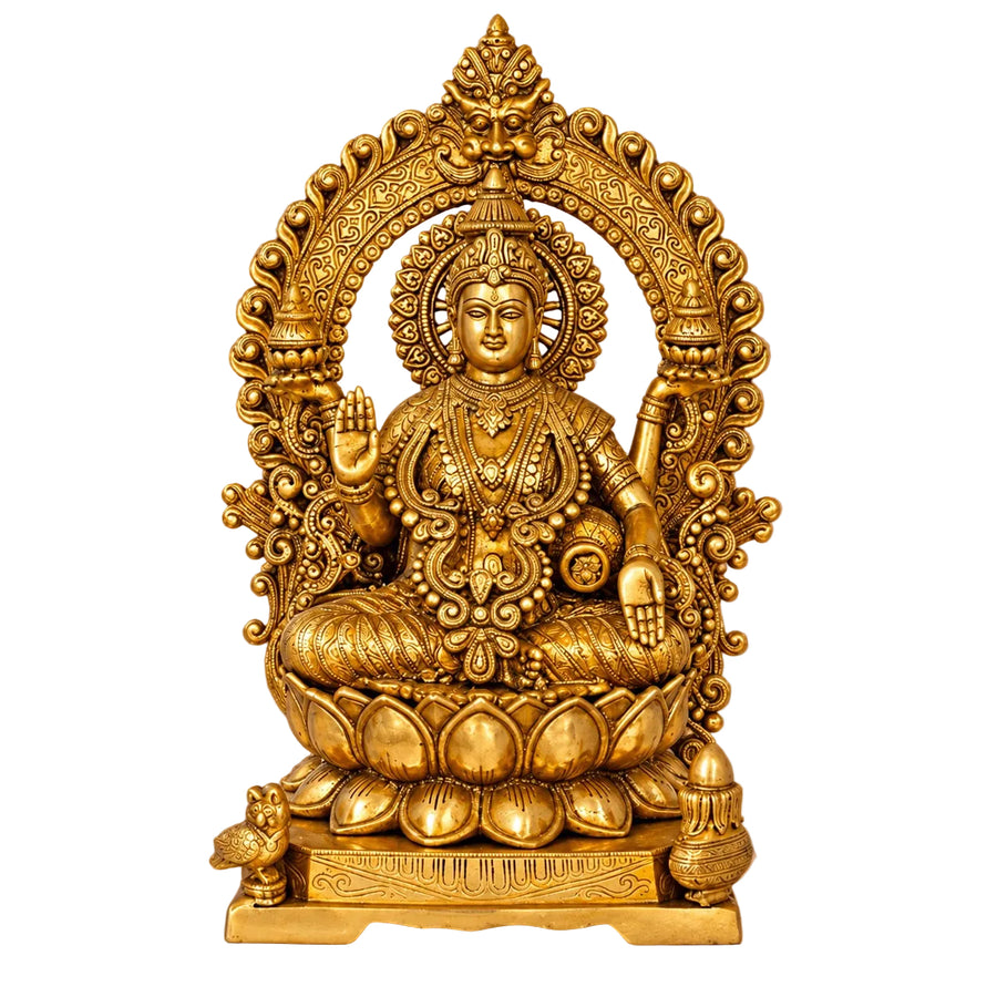 Pure Brass Maa Lakshmi Idol Seated on Lotus Throne with Kirtimukha Prabhawali – Traditional Hindu Sculpture for Home Temple, Altar Décor & Spiritual Gifting (Height: 16.5 Inches) Craft Detail