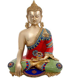 Brass Buddha-Idol, Nahansicht von Gesicht und Bhumisparsha Mudra, rotes Gewand, blaue Steine