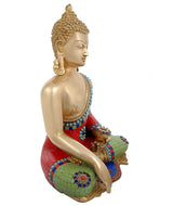 Seitenansicht Brass Buddha-Idol sitzend, Bhumisparsha Mudra, rotes Gewand, grüne Lotusbasis