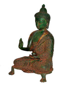 Grüne Messing-Buddha-Skulptur im Seitenprofil, sitzend, segnende Hand erhoben