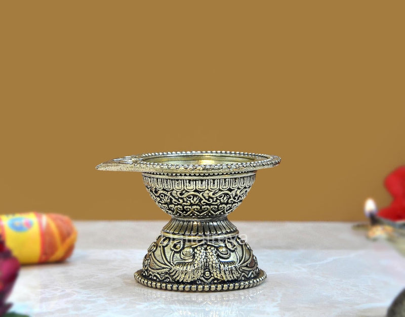 Bronze Aarti Diya Oil Lamp Decorative for Puja Home Temple lamp Aarti, Diwali Gifts Home (Height: 2 inch)