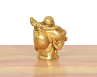 Rück-/Draufsicht-Ansicht: Goldfarbener Messing-Buddha mit Ärmel- und Gewandstruktur