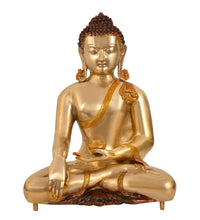 Buddhafigur im Meditationssitz, goldfarbene Messingoberfläche, verzierter Kopfkranz