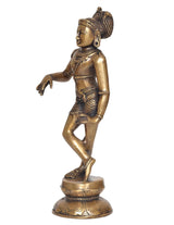 Messingfarbene Shiva-Skulptur im Seitenprofil, erhobene Hand, detaillierter Kopfputz