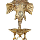 Messing-Ganeshidol mit Stirn-Symbol, gespaltenen Augen und Diya-Tablett