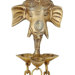 Messing-Ganeshidol mit Stirn-Symbol, gespaltenen Augen und Diya-Tablett