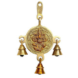 Brass Ganesha Wandbehang mit Glocken: rundes Emblem mit drei Glocken und Aufhänger