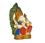 Ganesha-Murti von hinten im Profil: grüner Prunkbogen, blaues Gewand, rote Hände und goldener Sockel