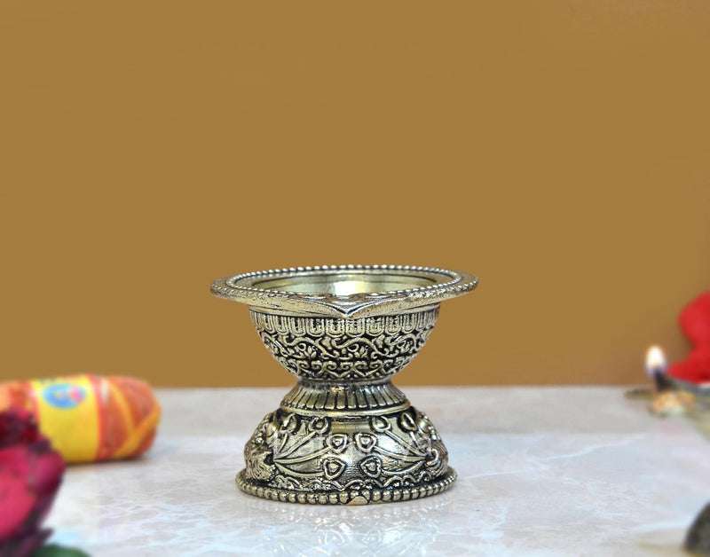 Bronze Aarti Diya Oil Lamp Decorative Puja Home Temple lamp Aarti, Diwali Gifts Home (Height: 2.5 inch)