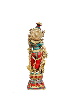 Messing Radha-Krishna Figur von hinten, rundes goldenes Schmuck-Emblem, roter Rock