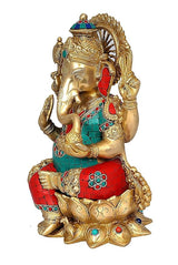 Brass Ganesha-Statue, seitliche Ansicht, rotes und türkisfarbenes Gewand mit Verzierungen