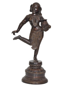 Bronze Skulptur einer Frau, ein Bein angehoben, Dorn am Fuß, dekorative Figur