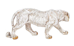 Resin-Tigerfigur im Gang, silberweiß mit eingravierten Streifen und goldenen Pfoten