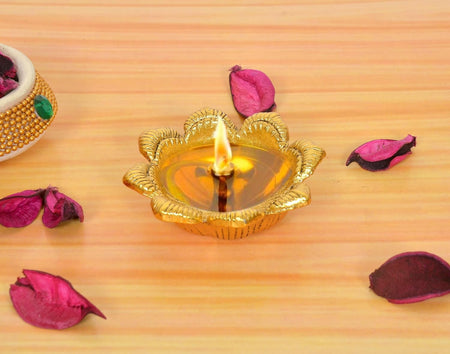 Metal Oil Diya Lamp (Height 1 Inch)