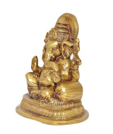 Lord Ganesha Messingstatue, seitliche Ansicht, erhobene Hände, auf rundem Sockel