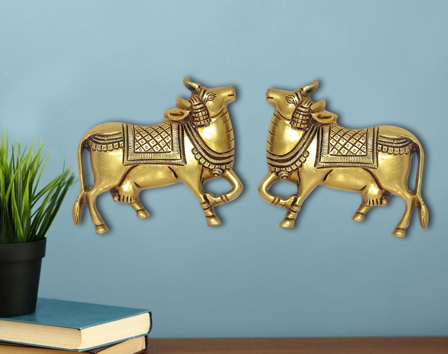 Brass Kamdhenu Cow Pair Wall Hanging Vastu Gau MATA Statues for Home Decor and Ofice Wall Decor Vastu Pooja Figurine (Height: 4 inch) (Gold)