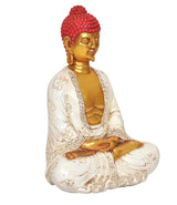 Buddha-Statue im Lotussitz, goldener Blick nach links, roter Kopf, weiße Robe