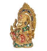 Messing-Ganesha-Statue von der Seite mit gefalteten Händen, blauem Kranz, 8 Zoll.