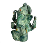 Grüne Ganesha-Idolstatue in Seitenansicht, vier Arme, goldene Zierdetails