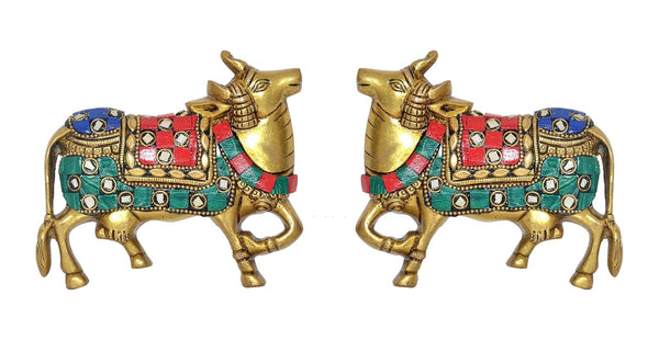Brass Kamdhenu Cow Pair Wall Hanging Vastu Gau MATA Statues for Home Decor and Ofice Wall Decor Vastu Pooja Mandir Figurine (Height: 4 inch) Entryway Setting