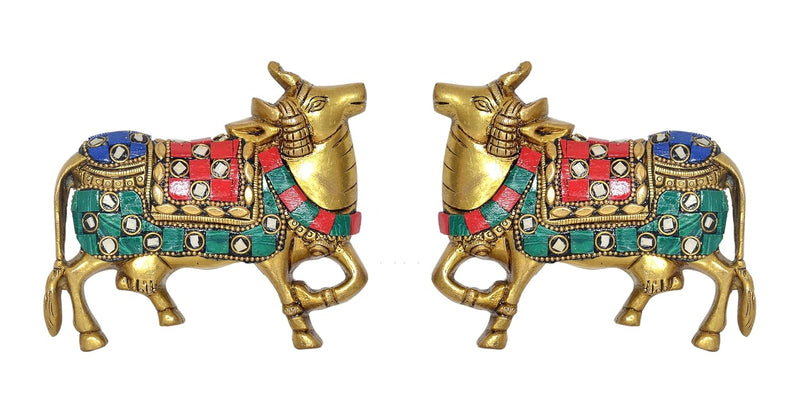 Brass Kamdhenu Cow Pair Wall Hanging Vastu Gau MATA Statues for Home Decor and Ofice Wall Decor Vastu Pooja Mandir Figurine (Height: 4 inch)