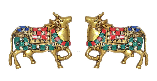 Brass Kamdhenu Cow Pair Wall Hanging Vastu Gau MATA Statues for Home Decor and Ofice Wall Decor Vastu Pooja Mandir Figurine (Height: 4 inch)