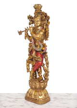 Krishna-Flötenstatue, feine goldene Reliefornamente, rote Gewandpartien