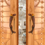 Jaguar-shaped brass door handle with curved tail and base plates, set of 2