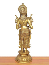 Rückansicht Lakshmi-Messingidol, detailliertes Rückenmotiv, auf rundem Sockel