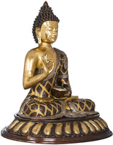 Messing-Buddha-Statue, sitzende Meditationshaltung, blau-goldene Ornamentdetails auf dem Gewand