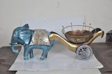 Blauer Elefant mit goldener Karrenschale und Raddesign, dekorativer Schabracke