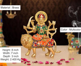 Messing-Idol von Durga Maa auf Löwe, bunt bemalt, 3/4-Ansicht