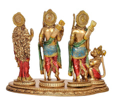 Ram Darbar murti: costas e lateral de três figuras douradas com roupas azuis e vermelhas