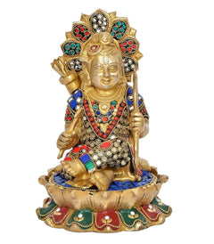 Murti de bronce Ram Lalla sentado, primer plano del rostro dorado con corona y collares
