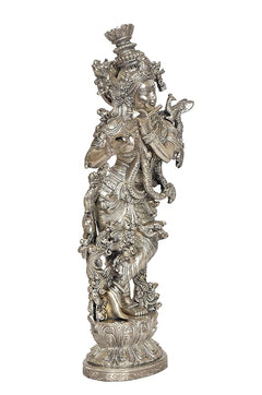 Silberne Krishna-Statue, 14 Zoll, seitliche Ansicht, reich verzierte Details am Körper