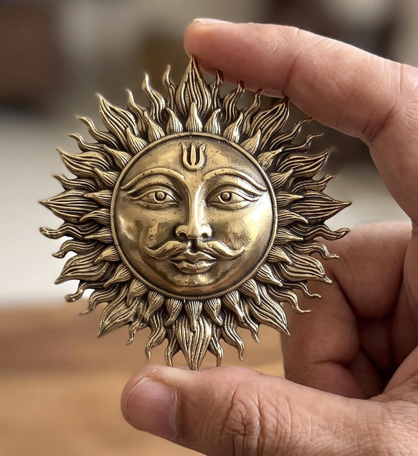 Brass Surya Dev Sun Face Wall Hanging – Traditional Hindu Sun God Wall Décor for Home, Office & Housewarming Gifts (Height: 3 Inches) Mandir Setting