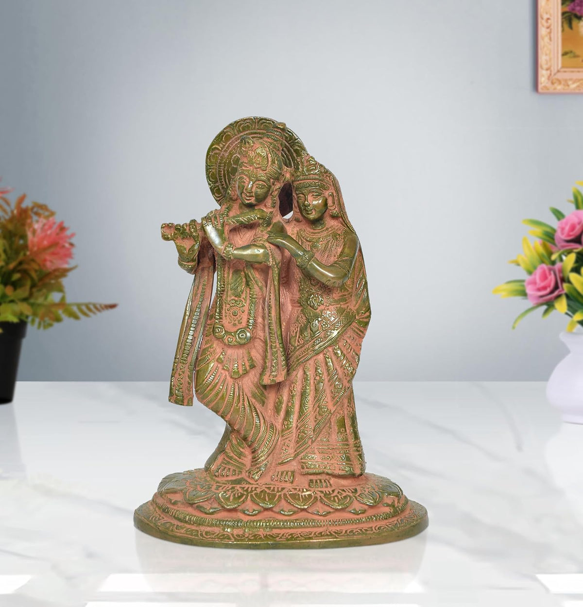 Radha-Krishna Messing-Statue, stehend mit umarmender Geste, auf rundem Sockel