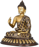 Lord Buddha Dekoidol aus Messing mit erhobener Hand, ornamental verziertes Sitzgewand