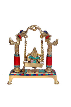 Ganesha-Schaukel-Ornament aus Messing mit bunter Basis und zentraler Sitzfigur
