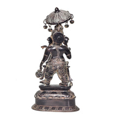 Ganesha in ottone con parasole e braccia decorate, base ampia con incisioni