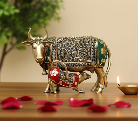 Superfine Brass Cow with Calf for Car Dashboard (Height: 5 Inch)