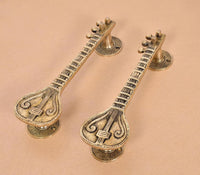 Sitar-shaped brass handles, pair with detailed teardrop ends and stacked groove bands.