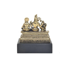 Brass Shiva Parivar murti details, Shiva holding trident with Parvati and child deity
