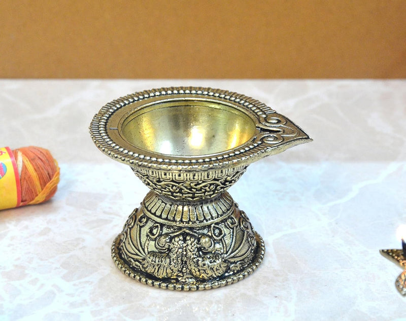 Bronze Aarti Diya Oil Lamp Decorative Puja Home Temple lamp Aarti, Diwali Gifts Home (Height: 1.5 inch)